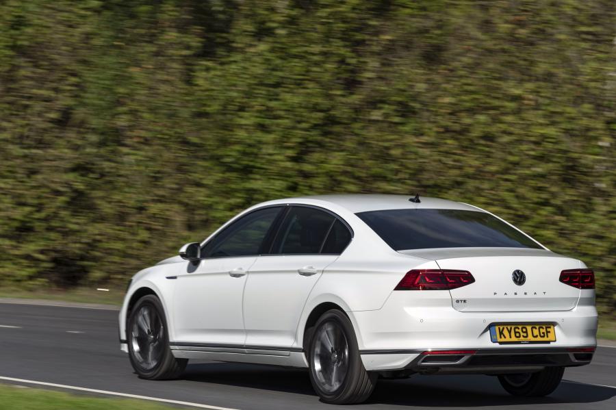  Volkswagen Passat GTE (B8) 2019 года  (UK) (фото 18 из 26)